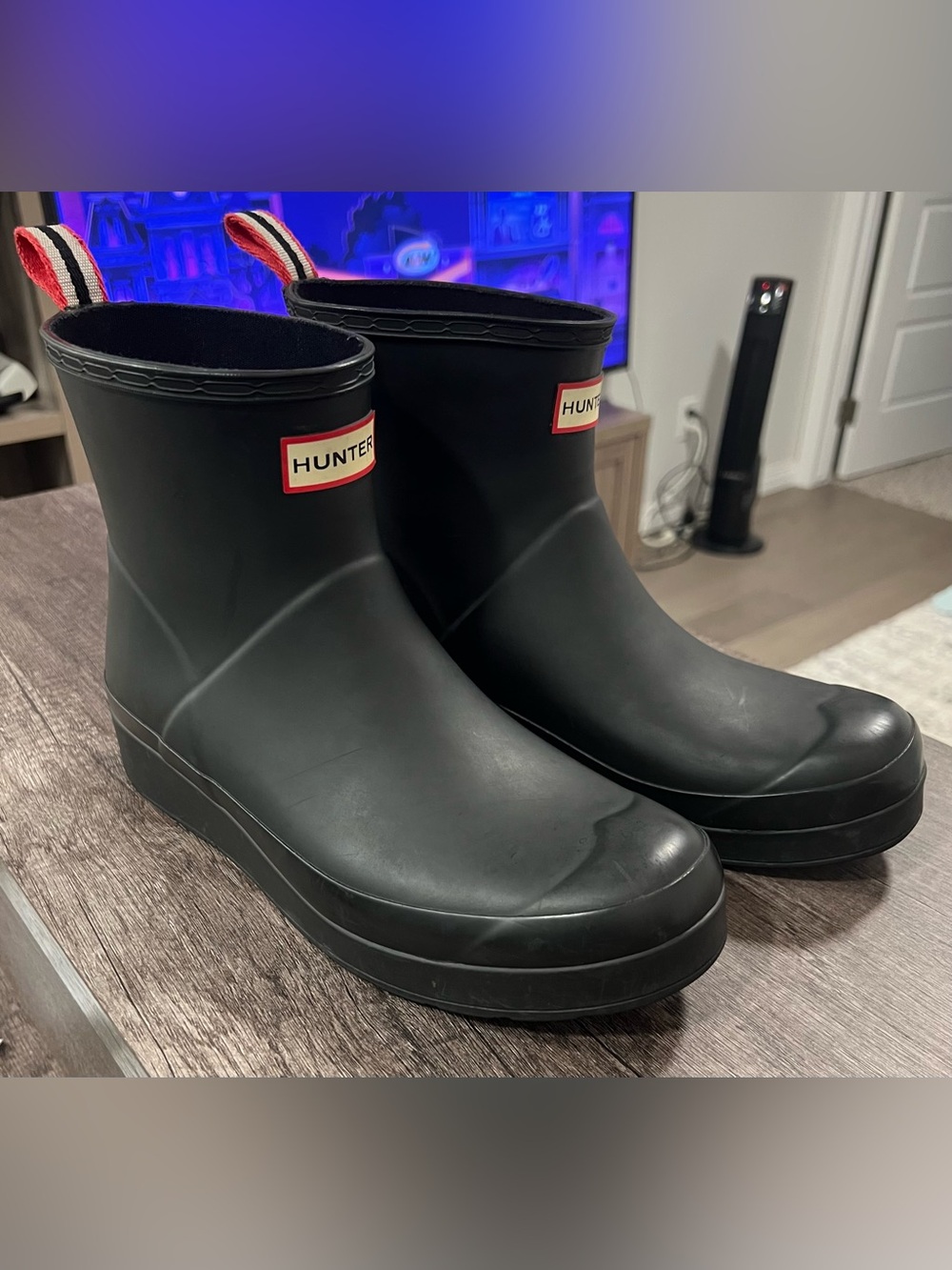 Hunter Woman’s Plat Short Black ~Waterproof Rain Boots with Red-Trim Pull Tabs